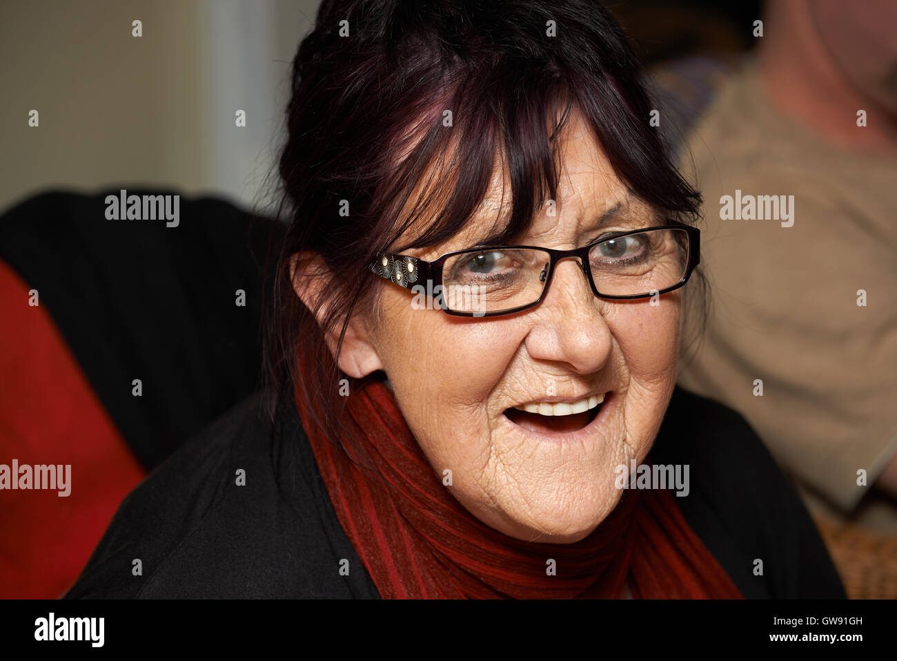 79 - jährige Frau mit Brille Stockfoto