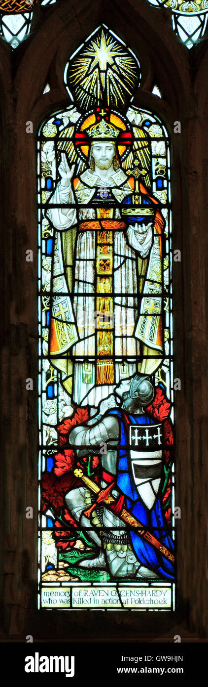 Cley nächsten Sea, Norfolk.  Christus in seiner Herrlichkeit, Glasfenster von J Powell & Söhne, 1917, Arts And Crafts Stil, England Stockfoto