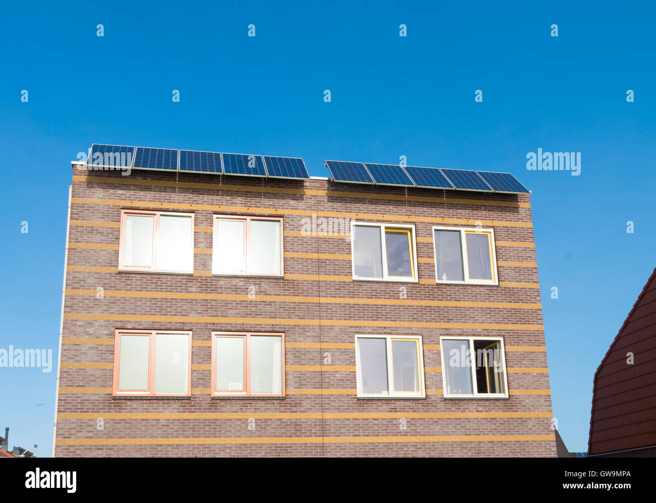 neu Häuser bauen mit Sonnenkollektoren in den Niederlanden Stockfoto