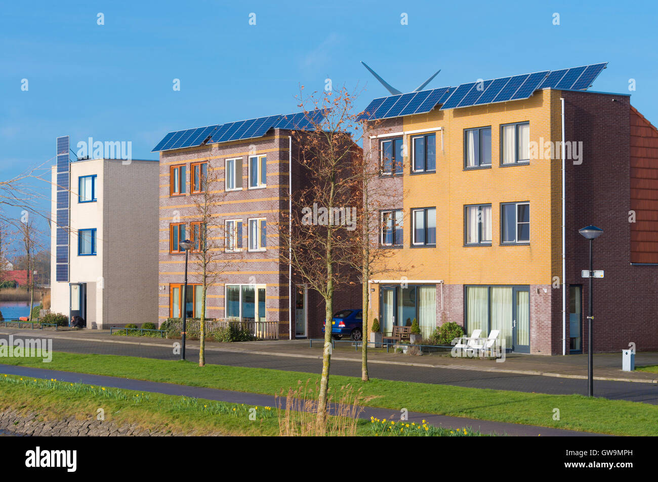 neu bauen moderne Häuserzeile mit Sonnenkollektoren in den Niederlanden Stockfoto