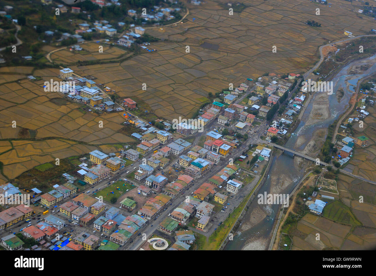 Luftaufnahme der Stadt Paro in Bhutan. Stockfoto