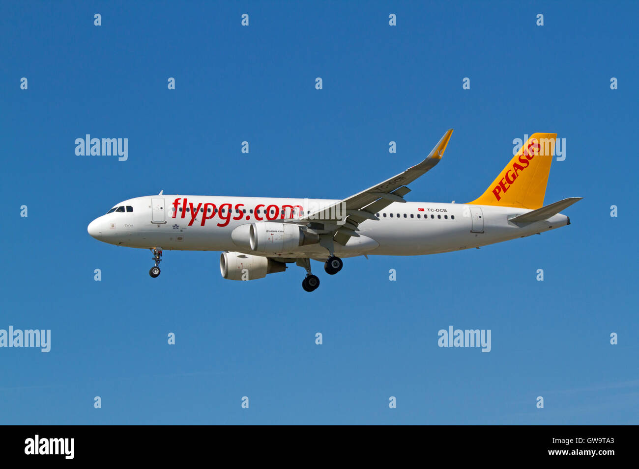 Pegasus Airlines, Airbus A320, Flug PC831, TC-DCB, Istanbul, Türkei, im Endanflug zum Flughafen Kopenhagen, Kopenhagen Stockfoto