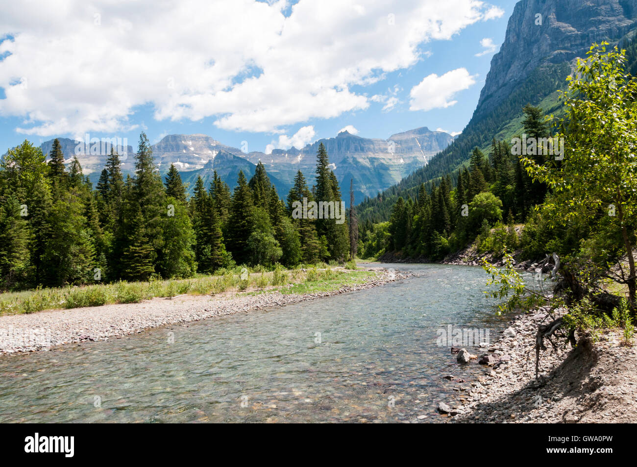 McDonald Creek, neben der Going-to-the-Sun Road im Glacier National Park, Montana, USA. Stockfoto