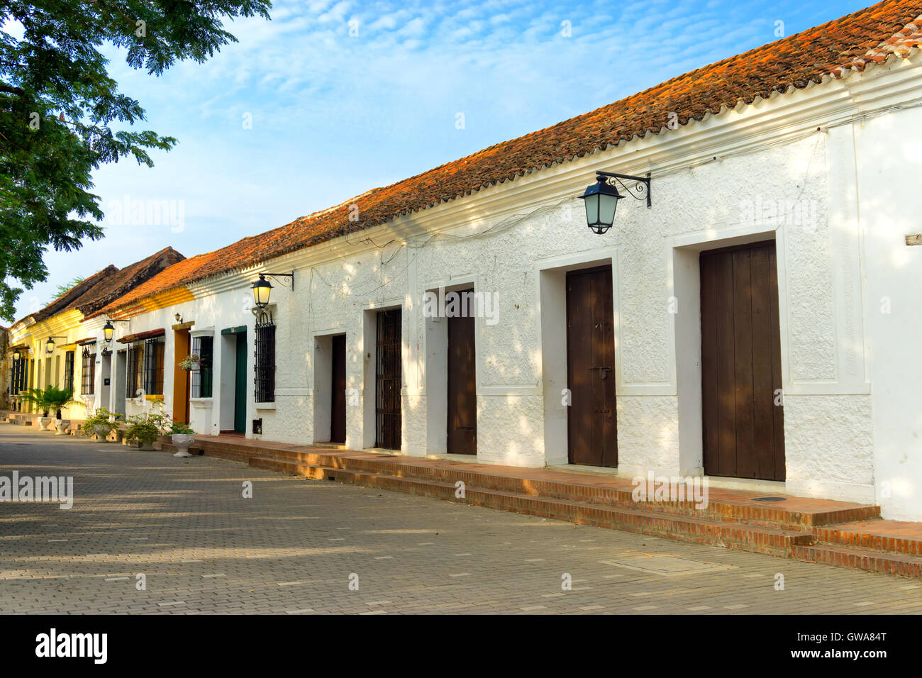 Blick auf schöne koloniale Architektur in historischen Mompox, Kolumbien Stockfoto