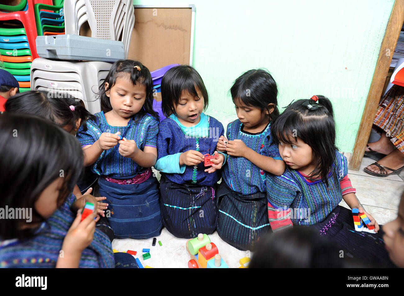 Maya indigene Mädchen am Kindergarten in San Antonio Palopo, Solola, Guatemala. Stockfoto