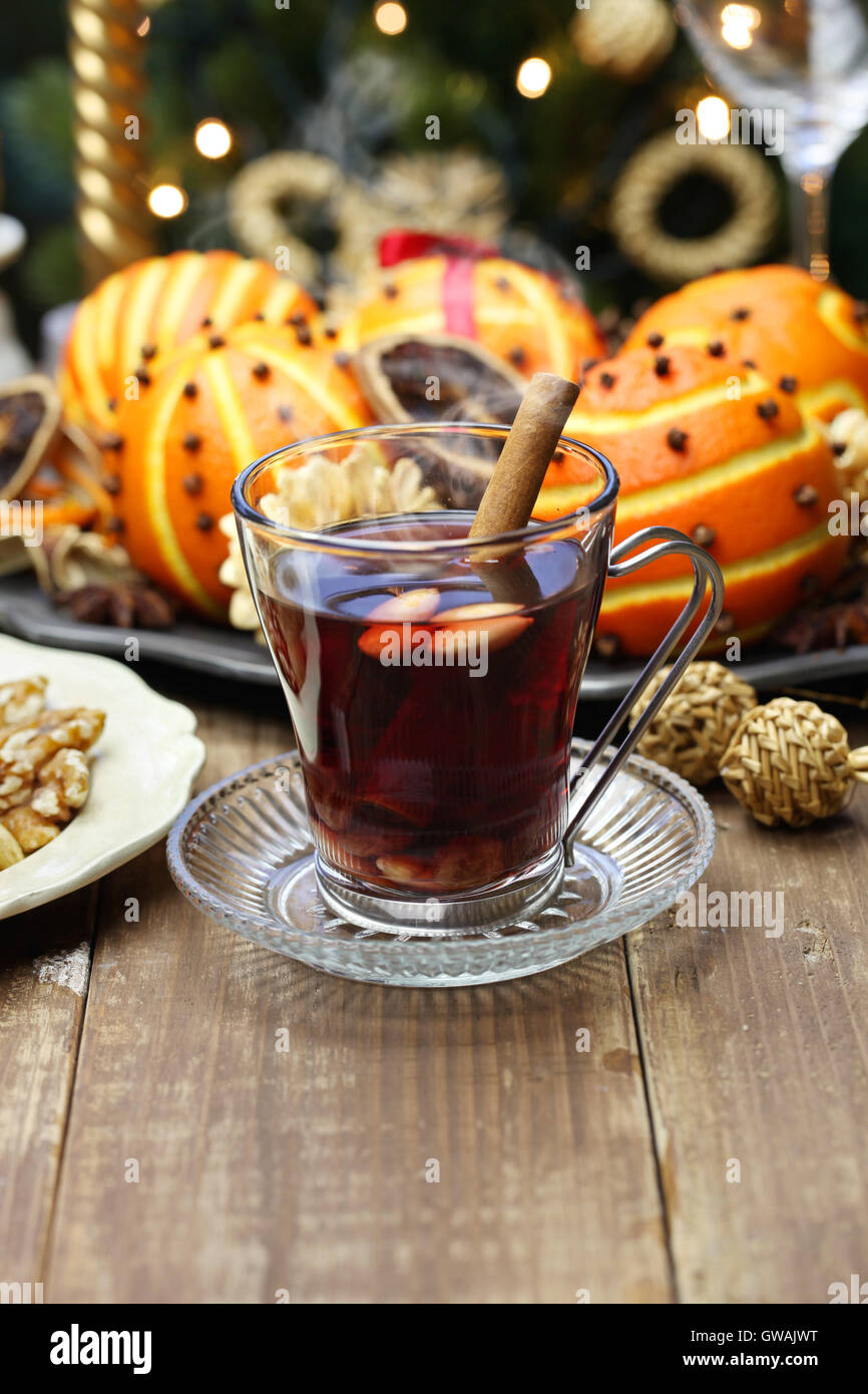 Glühwein, Glühwein skandinavischen Wein, traditionelle Weihnachten Heißgetränk Stockfoto