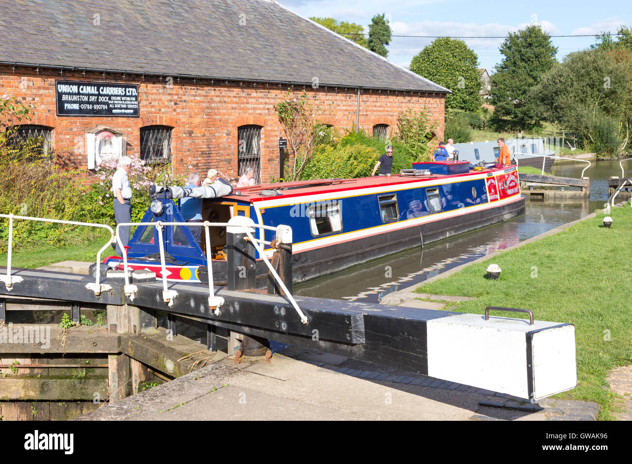 Braunston Bottom Lock auf der Grand Union Canal, Northamptonshire, England, UK Stockfoto