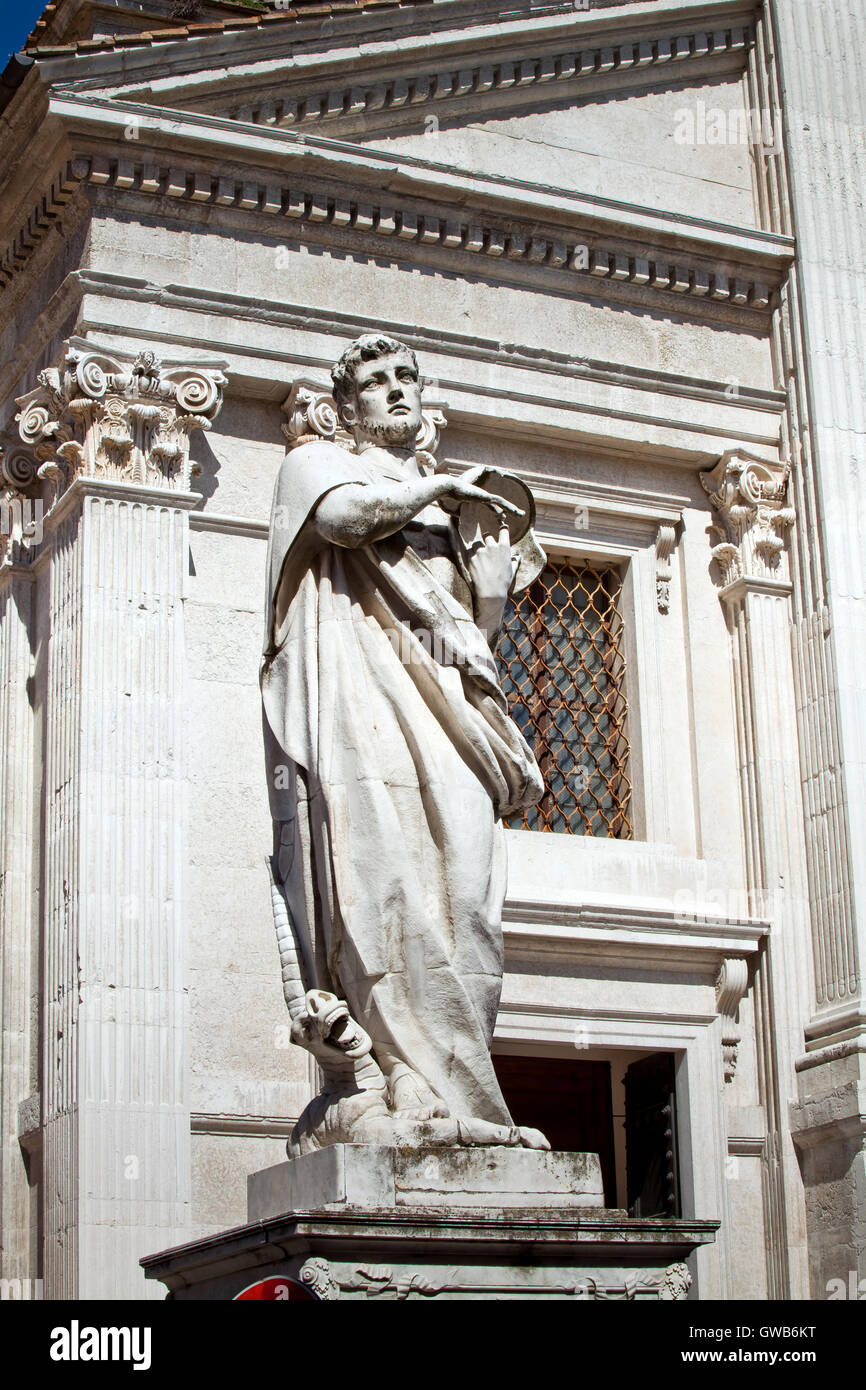 Statue des San Crescentino in Urbino Stockfoto