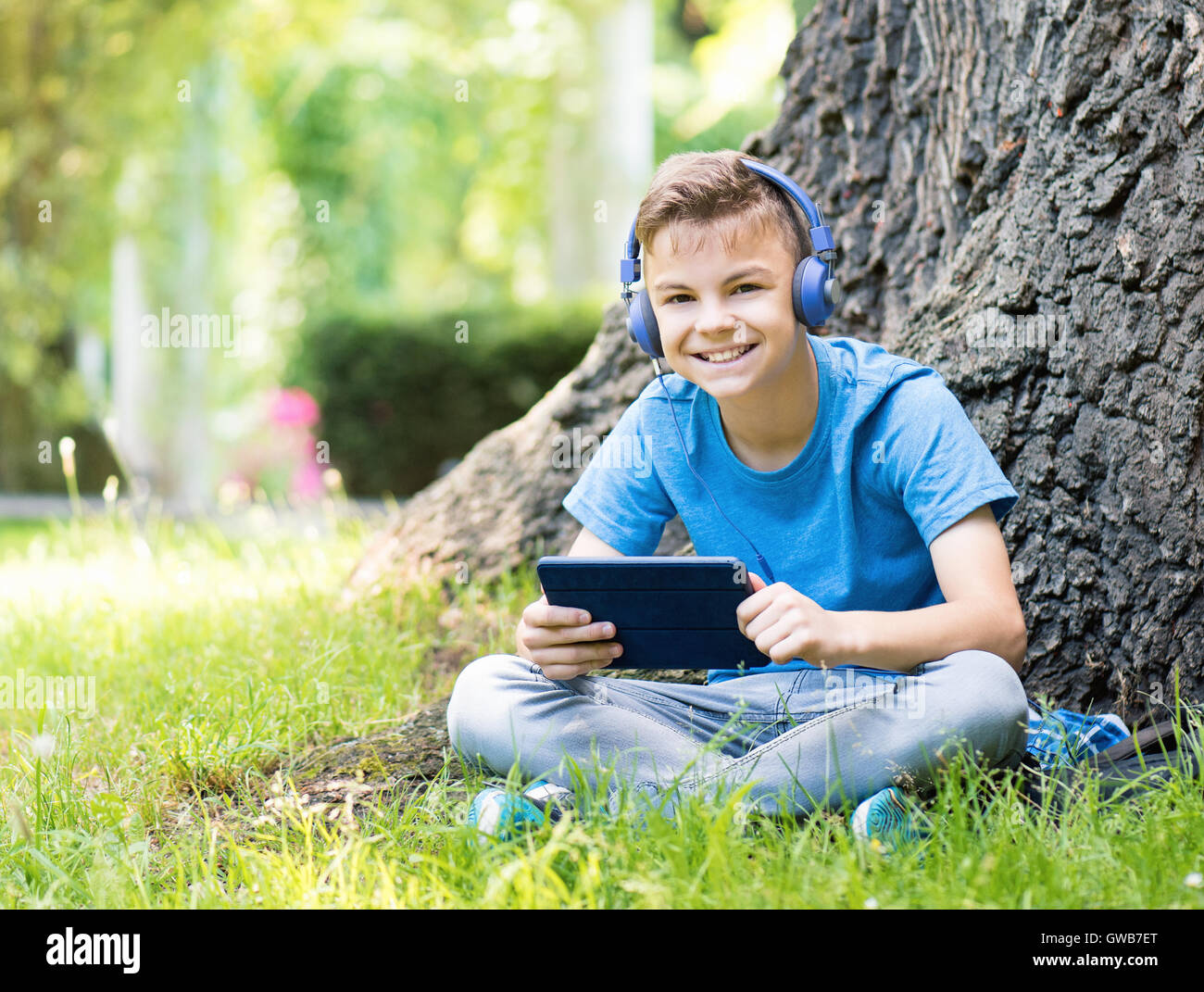 Junge mit tablet Stockfoto