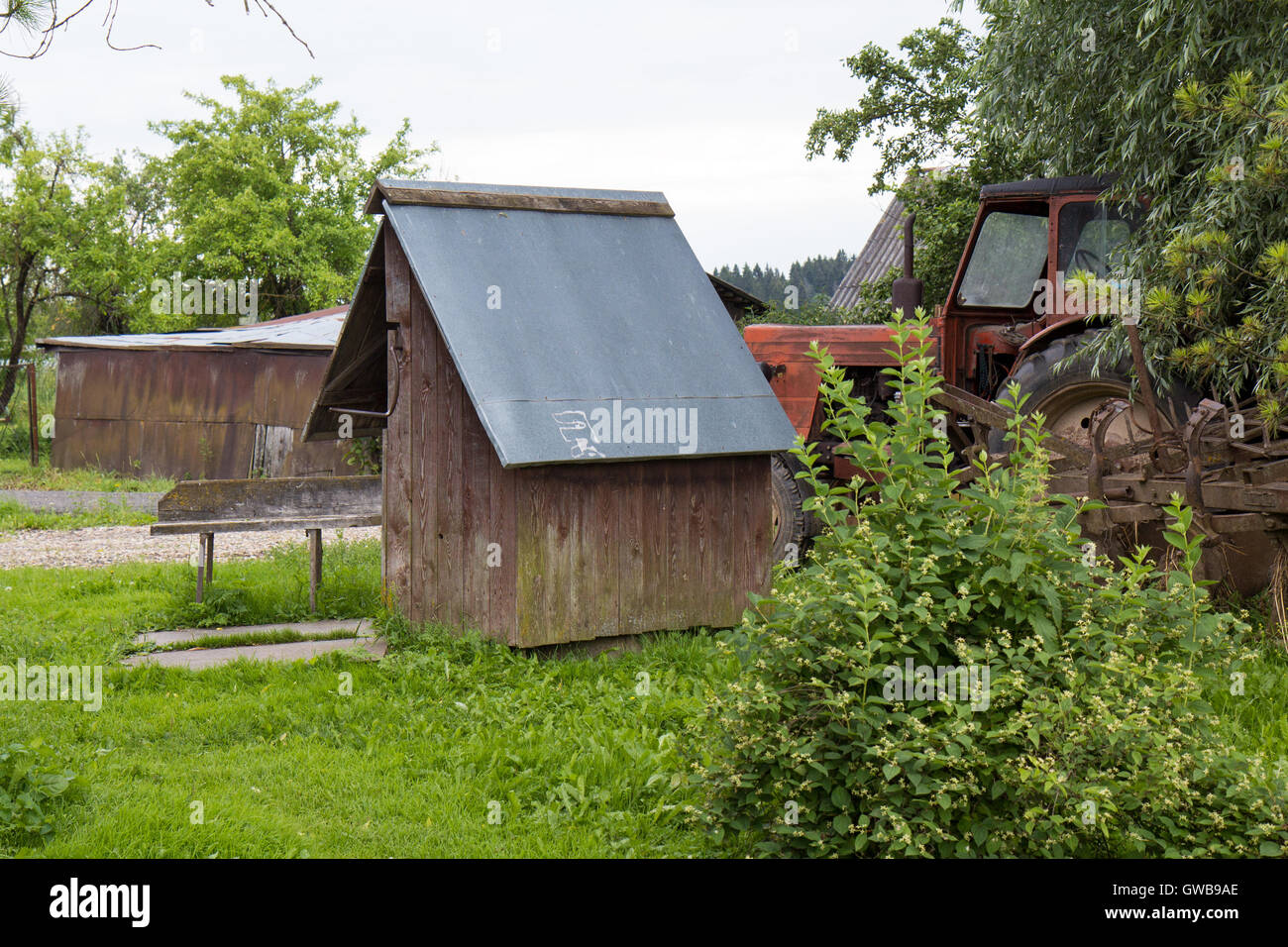 Wasser gut in eine russische Landschaft Stockfoto