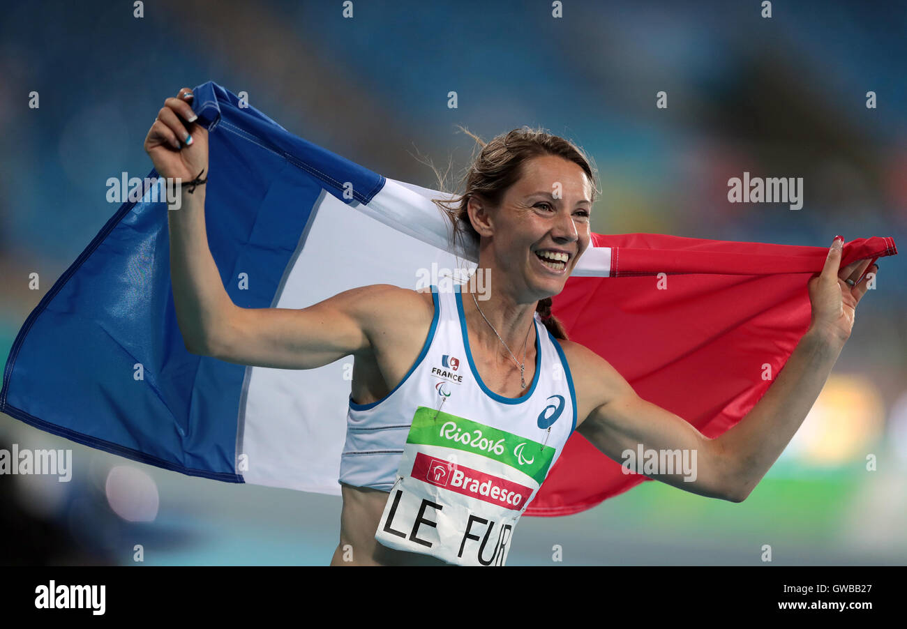 Frankreichs Marie-Amelie le Fur feiert Sieg in der Frauen 400 m-Finale T44 während des fünften Tages der Rio Paralympischen Spiele 2016 in Rio De Janeiro, Brasilien. Stockfoto