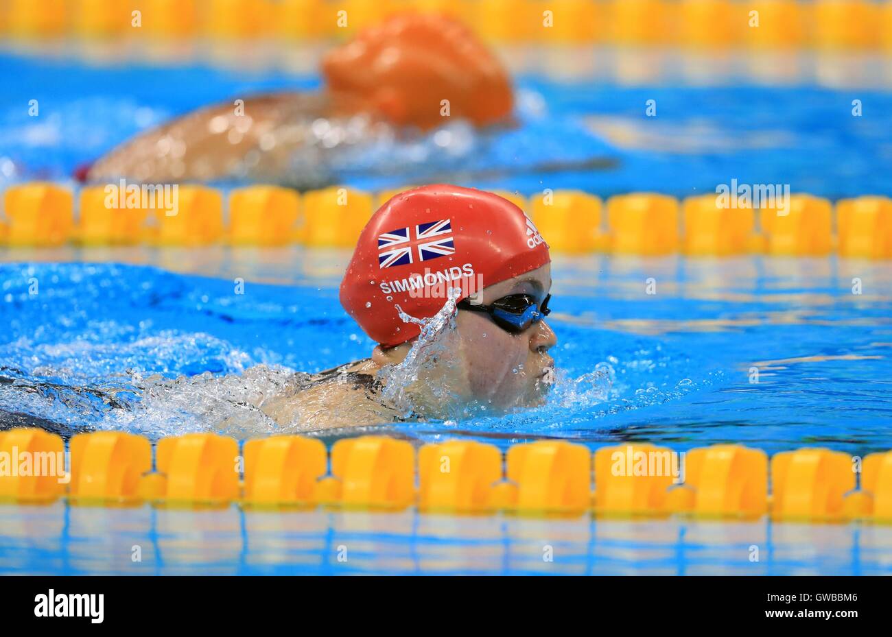 Großbritanniens Eleanor Simmonds auf ihrem Weg zum Gold während der Frauen 200 m Lagenschwimmen - SM6 Finale im Olympiastadion Aquatics während des fünften Tages der Rio Paralympischen Spiele 2016 in Rio De Janeiro, Brasilien. Stockfoto