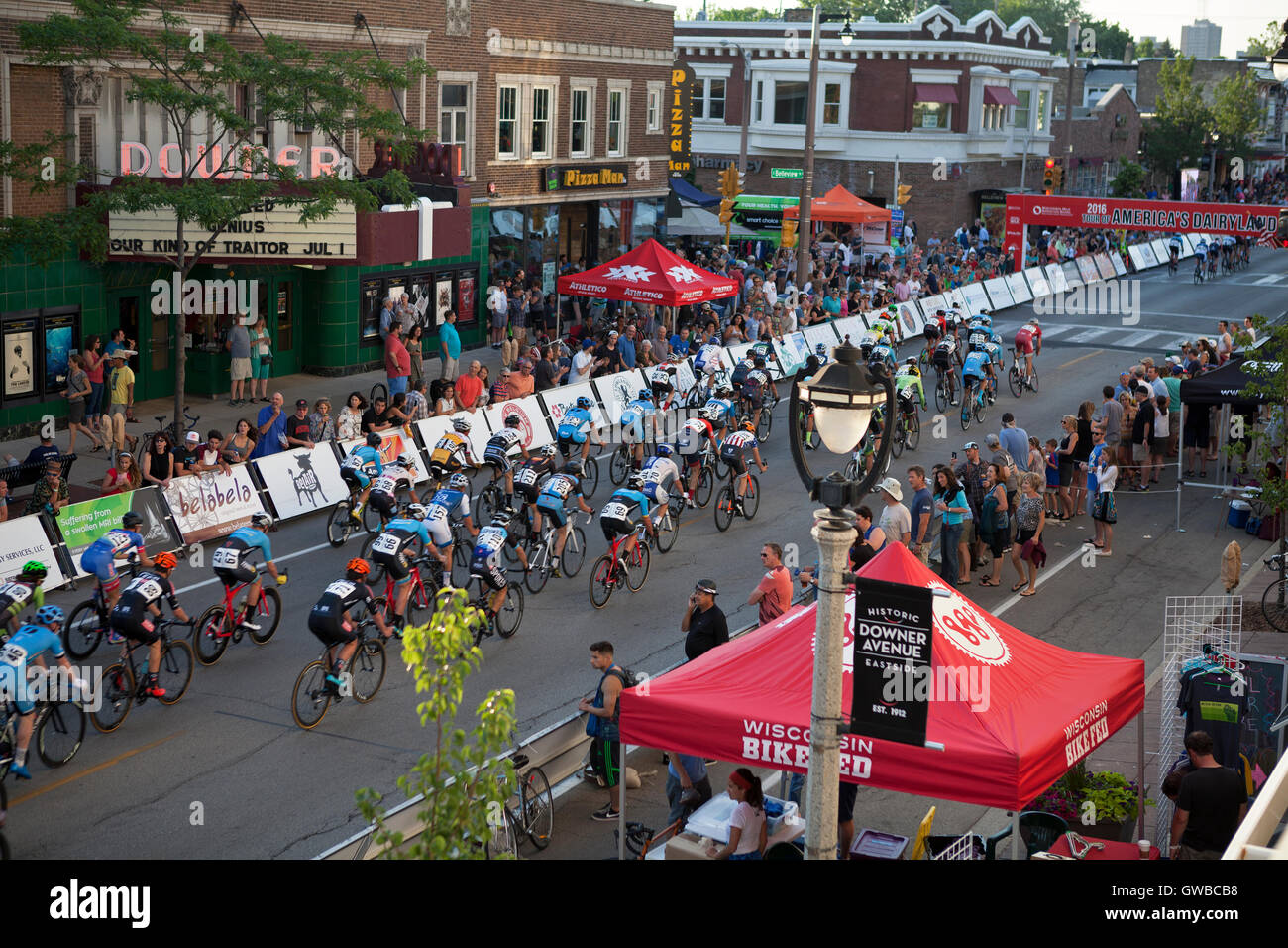 Der Wermutstropfen Avenue-Bike-Rennen in Milwaukee, Wisconsin ist eine jährliche Veranstaltung im Rahmen der Tour of America Dairyland. Stockfoto