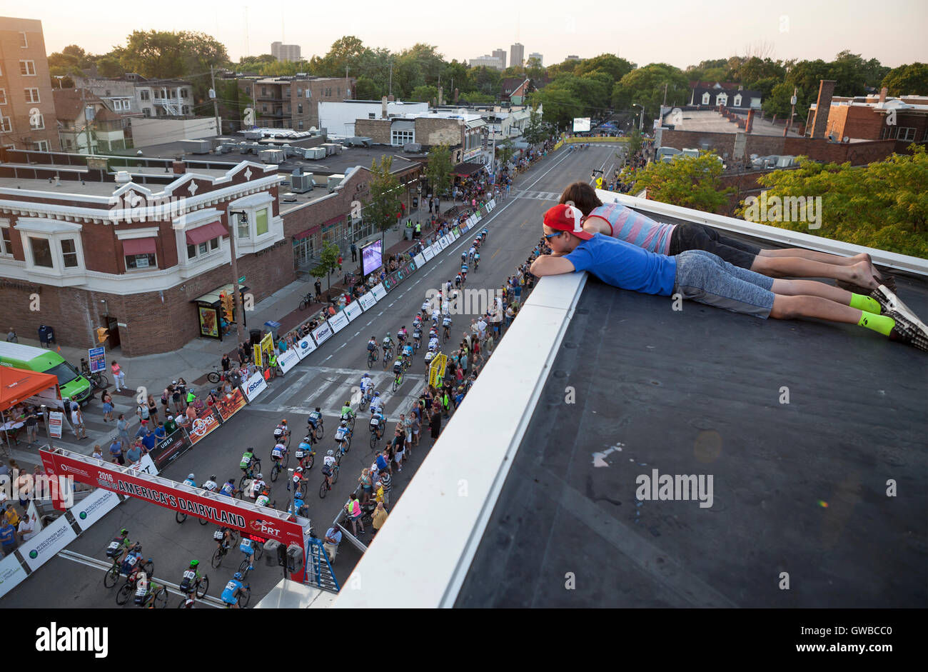 Der Wermutstropfen Avenue-Bike-Rennen in Milwaukee, Wisconsin ist eine jährliche Veranstaltung im Rahmen der Tour of America Dairyland. Stockfoto