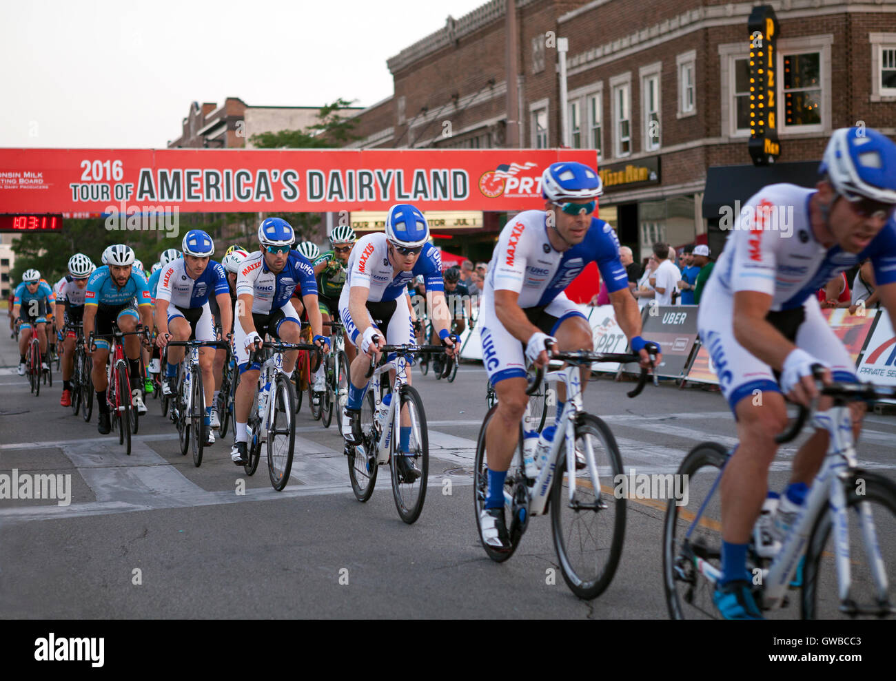 Der Wermutstropfen Avenue-Bike-Rennen in Milwaukee, Wisconsin ist eine jährliche Veranstaltung im Rahmen der Tour of America Dairyland. Stockfoto