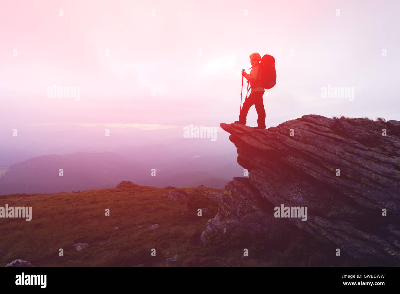 allein Tourist im Hochgebirge Stockfoto