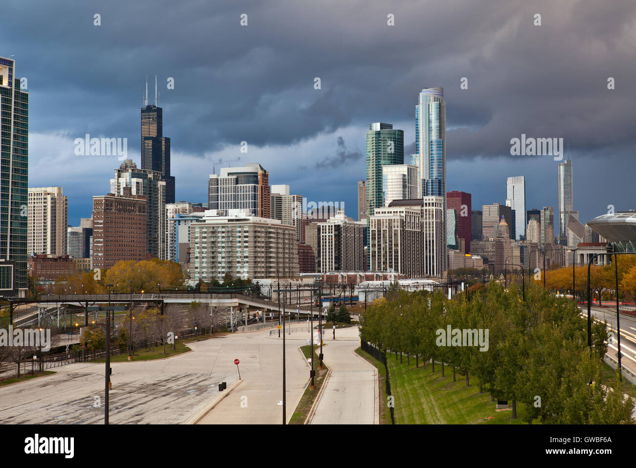 Stadt von Chicago. Bild von Chicago downtown mit dramatischen Himmel. Stockfoto