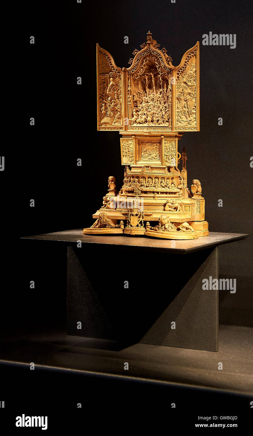 Anzeige der religiöse Altarbild Triptychon in der Vitrine. Waddesdon Vermächtnis Galerie im British Museum, London, Vereinigtes Königreich. Stockfoto