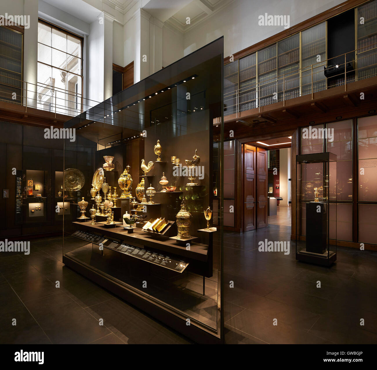 Rautenförmigen Schaufenster im Galerieraum. Waddesdon Vermächtnis Galerie im British Museum, London, Vereinigtes Königreich. Architekt: Stanton Stockfoto