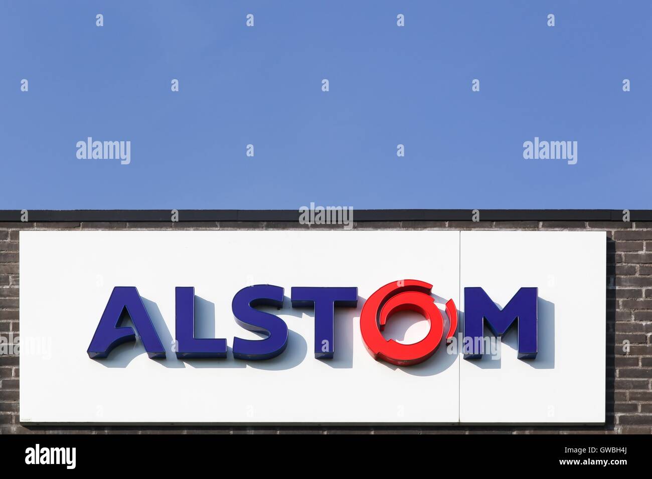 Alstom-Logo an der Wand Stockfoto
