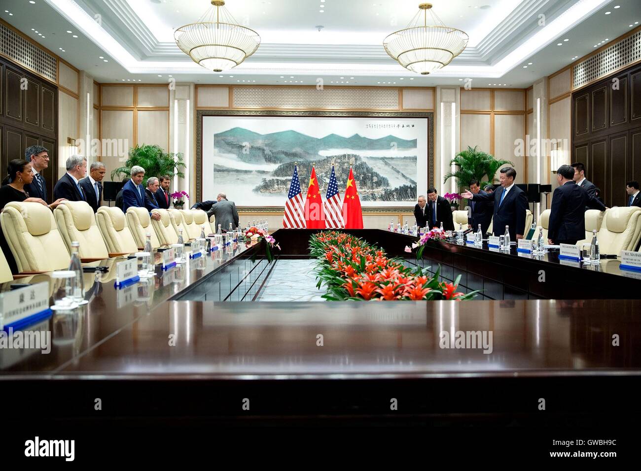 Chinesischen Staatspräsidenten Xi Jinping setzt sich mit US-Präsident Barack Obama für ein bilaterales Treffen während des G20-Gipfels am International Expo Center 4. September 2016 in Hangzhou, China Stockfoto