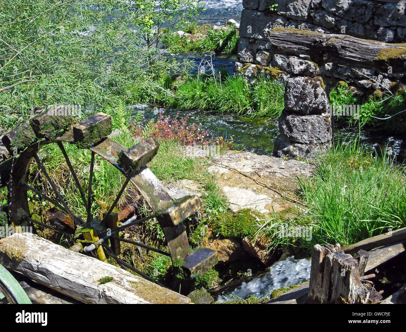 Fluss Gacka, Lika, Kroatien, alte Mühle, 2 Stockfoto