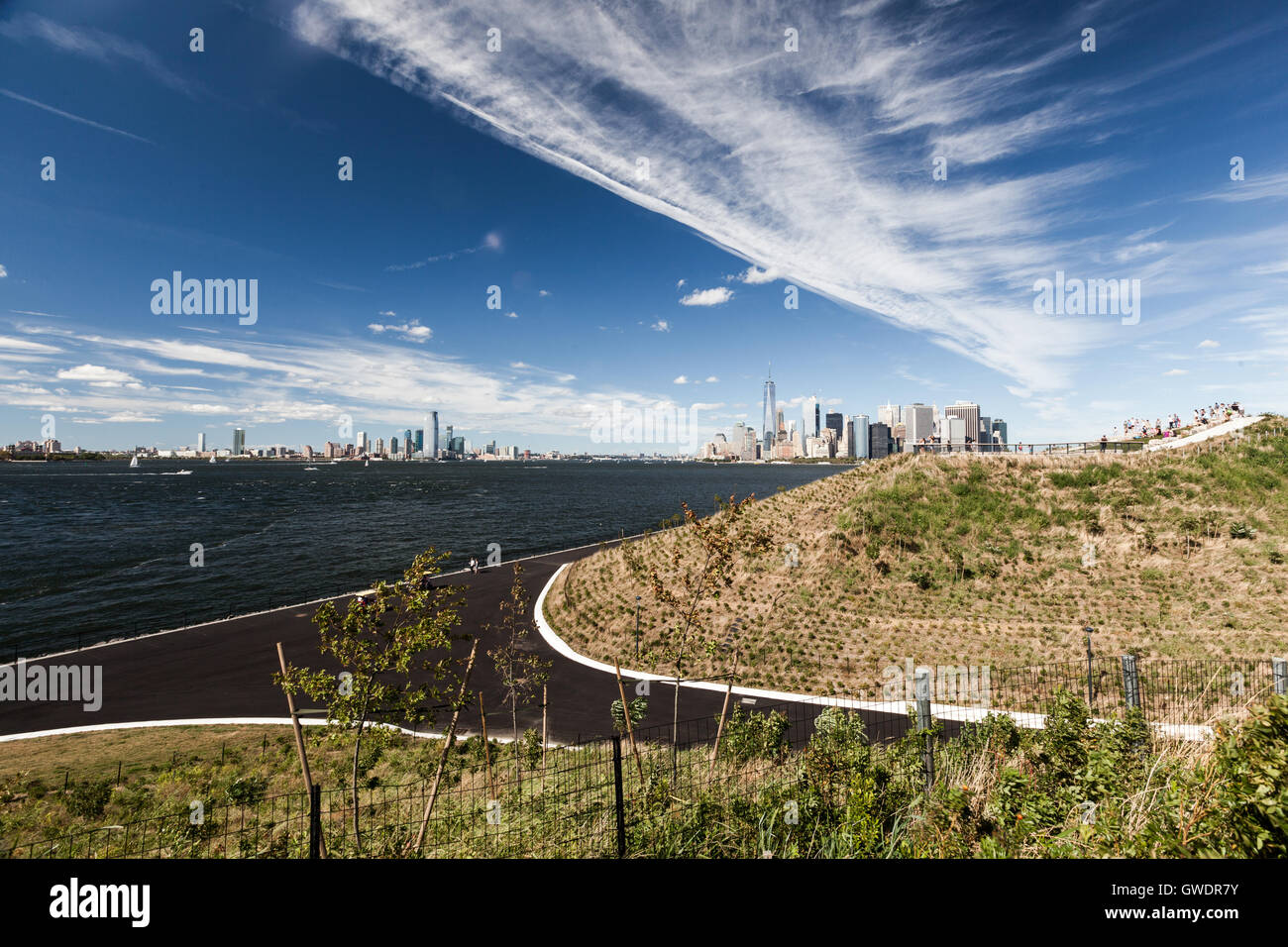 Die Hügel Souther Manhattan Skyline von Governors Island anzeigen Stockfoto