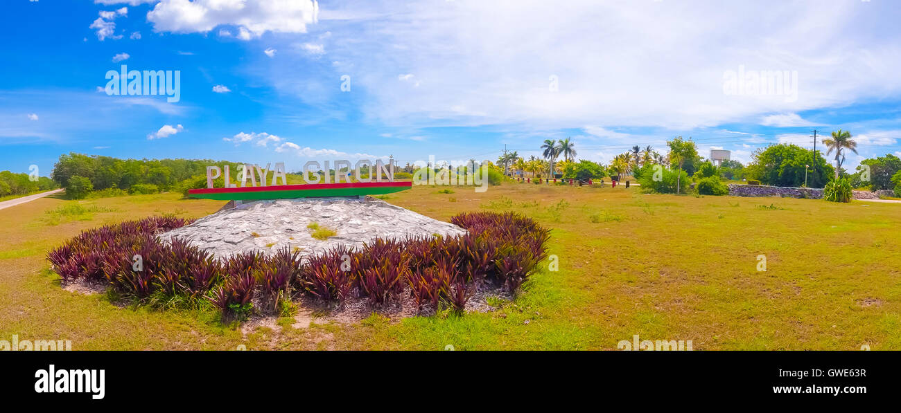 SCHWEINEBUCHT, Kuba - 9. September 2015: Revolucion Propaganda Plakat geschrieben von der Regierung. Stockfoto