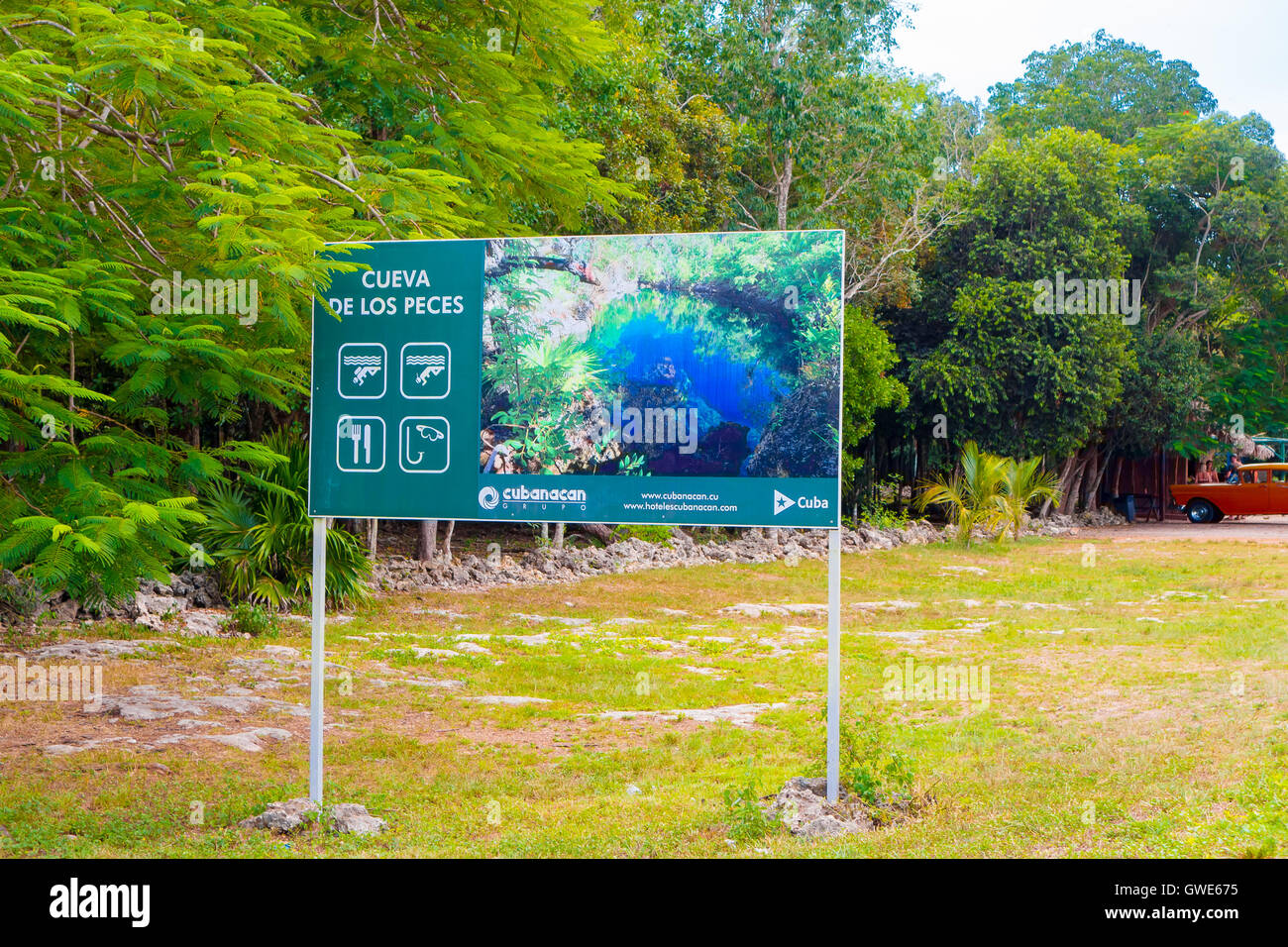 SCHWEINEBUCHT, Kuba - 9. September 2015: Revolucion Propaganda Plakat geschrieben von der Regierung. Stockfoto