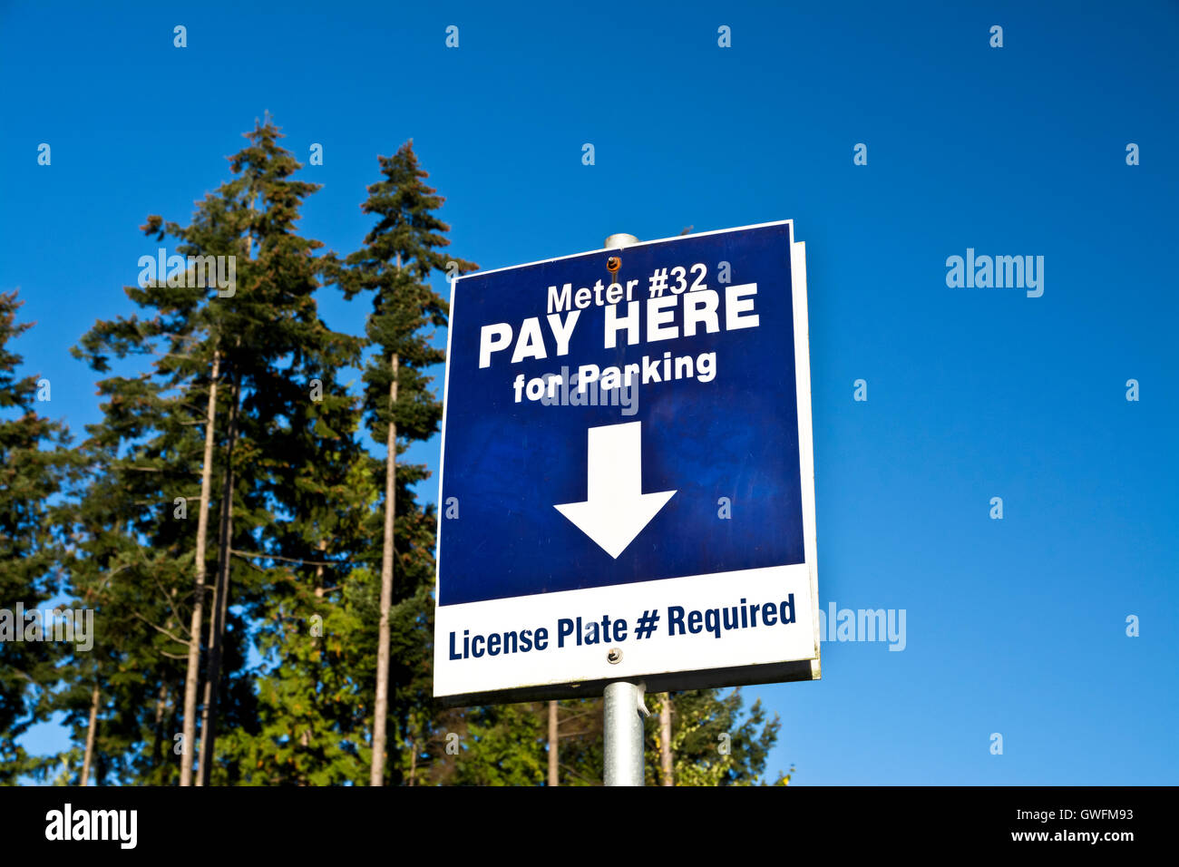Bezahlen Sie hier Zeichen für das Abstellen von Pay-Station.  Im Stanley Park, Vancouver, BC. Stockfoto