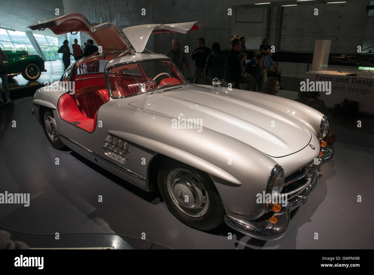 1955 Mercedes-Benz 300 SL "Flügeltürer" Betankungsanlage-Museum, Mercedes-Museum, Stuttgart, Deutschland Stockfoto