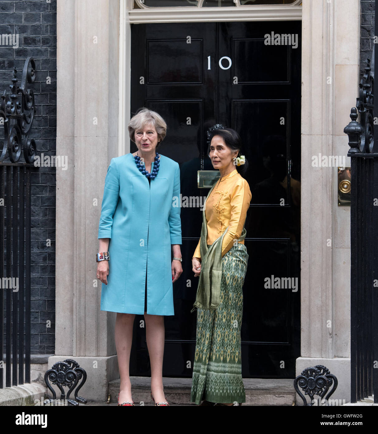 London, UK. 13. September 2016. Staatlichen Berater Aung San Suu Kyi von Myanmar besucht Ministerpräsident Theresa May bei der Downing Street, London Credit: Ian Davidson/Alamy Live News Stockfoto