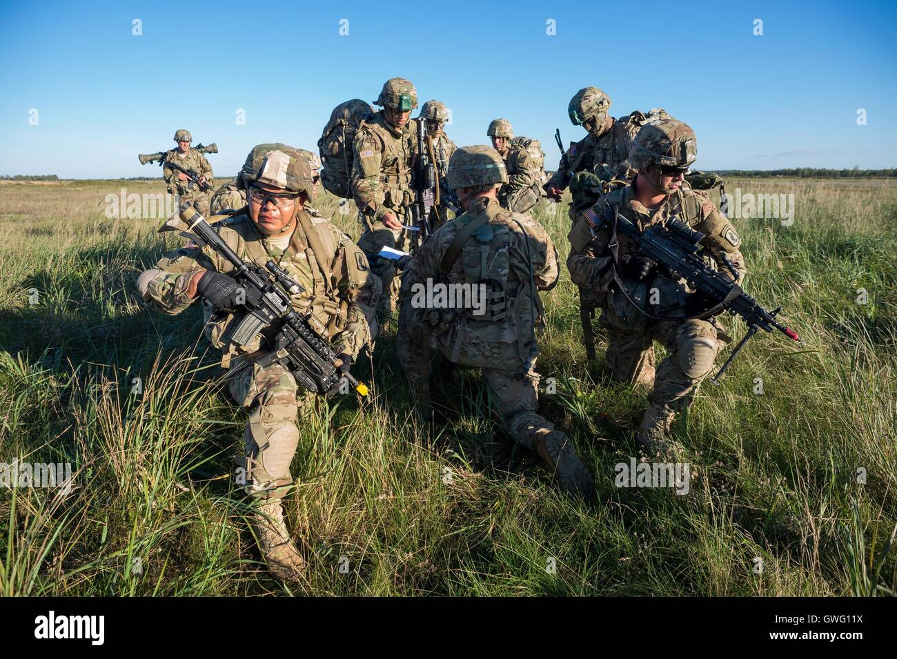 Rukla, Litauen. 13. Sep, 2016. US-Fallschirmjäger 173rd Airborne Brigade führen Luft Betrieb "Bajonett-Strike" in Rukla, Litauen, 13. September 2016. Rund 150 Fallschirmjäger USA 173rd Airborne Brigade führte eine Himmel Sprung Übung in Litauen am Dienstag eine neue Drehung des US Force in Litauen ab. © Alfredas Pliadis/Xinhua/Alamy Live-Nachrichten Stockfoto