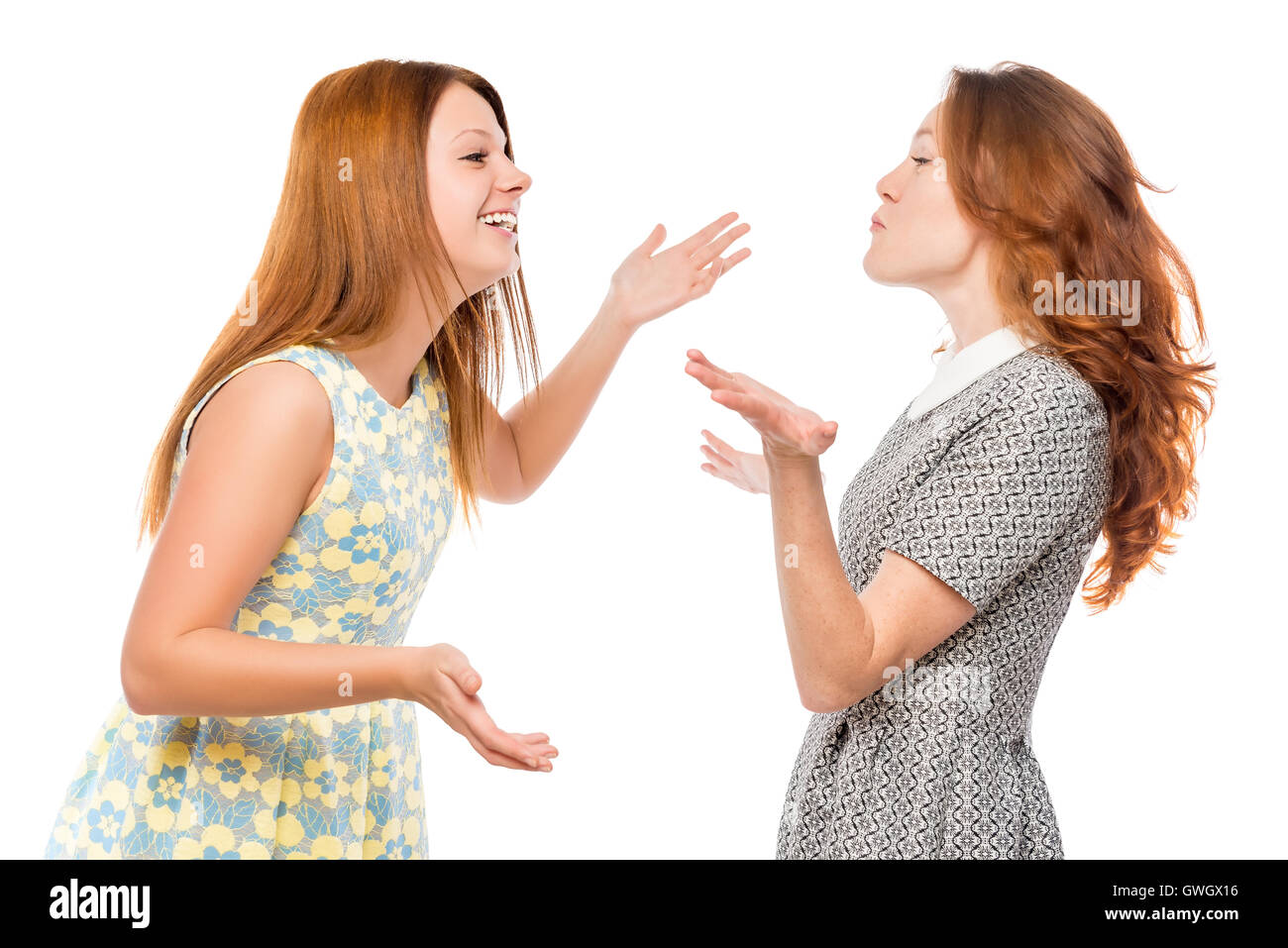 beste Freunde streiten sich auf einem weißen Hintergrund isoliert Stockfoto