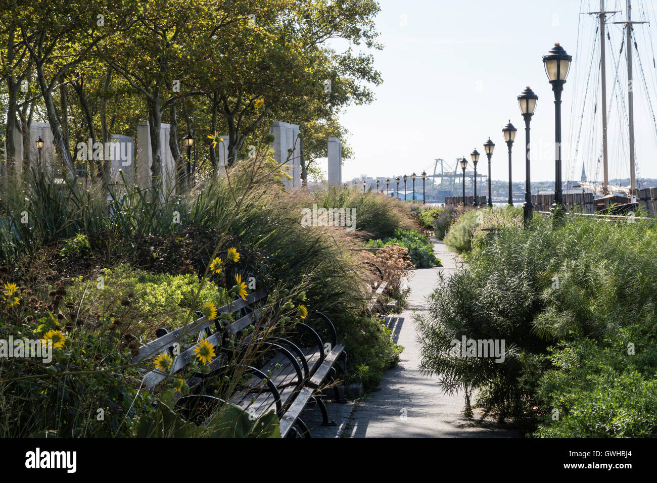 Neu gestalteten Anti-Flood grün, Battery Park, New York, USA Stockfoto