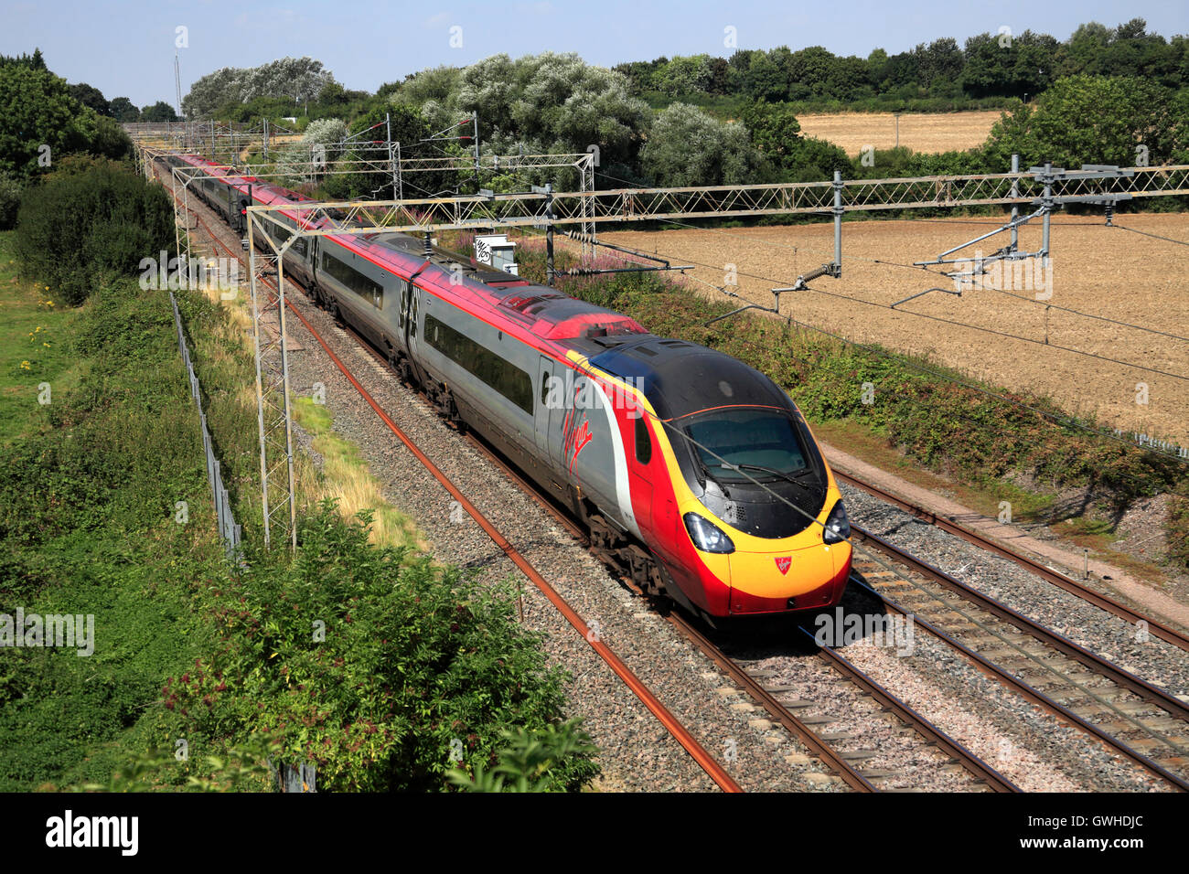 390 129 Klasse Jungfrau-Züge Pendolino, Northampton, Rugby Line, Northamptonshire, England, UK Stockfoto