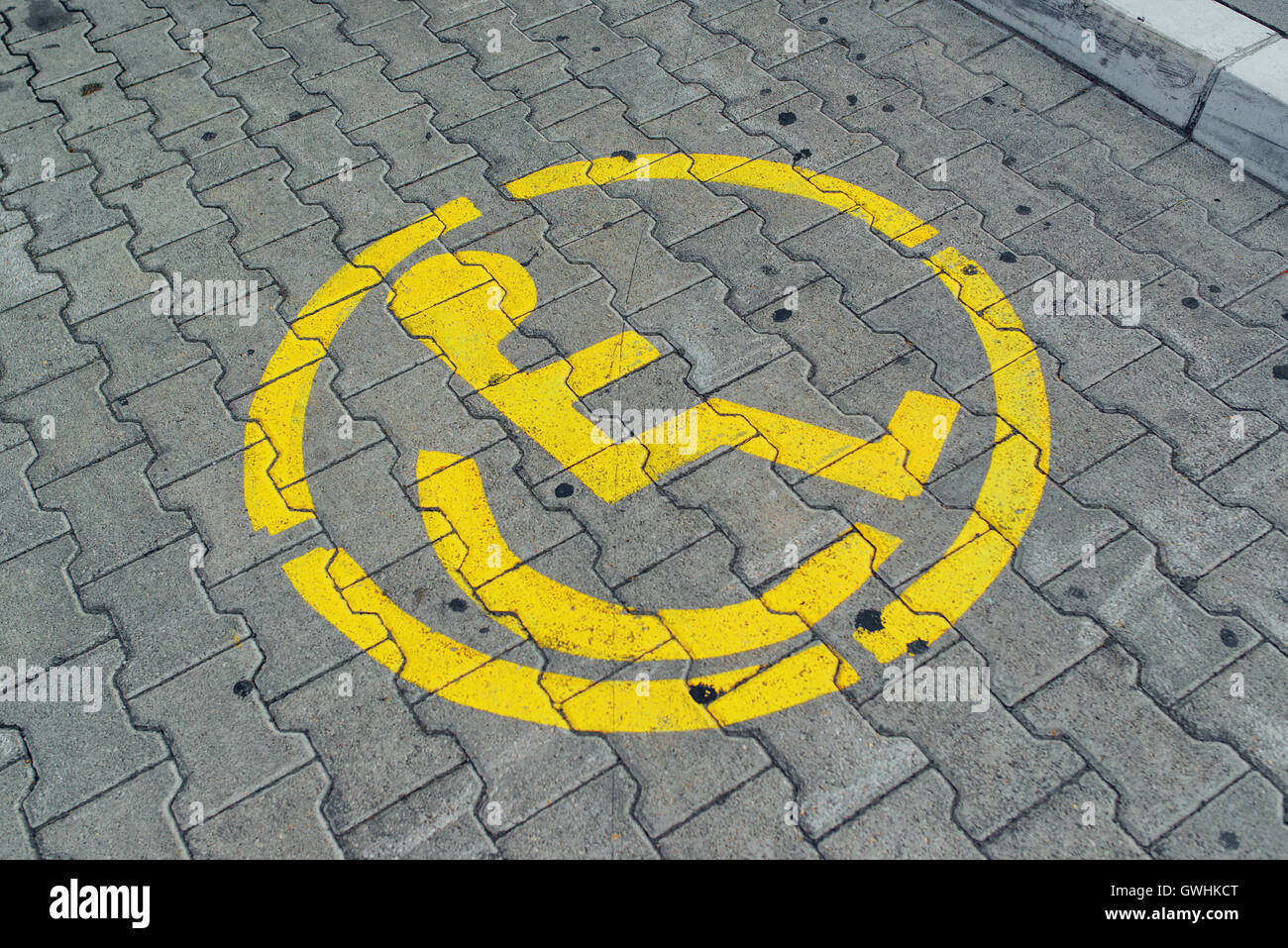 Zeichen für viel reservierter Parkplatz für Behinderte Stockfoto