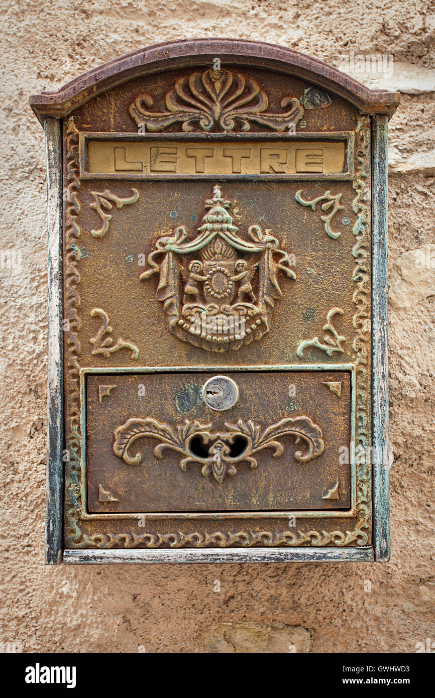Schöne alte Briefkasten in Valbonne, Grasse, Frankreich Stockfoto