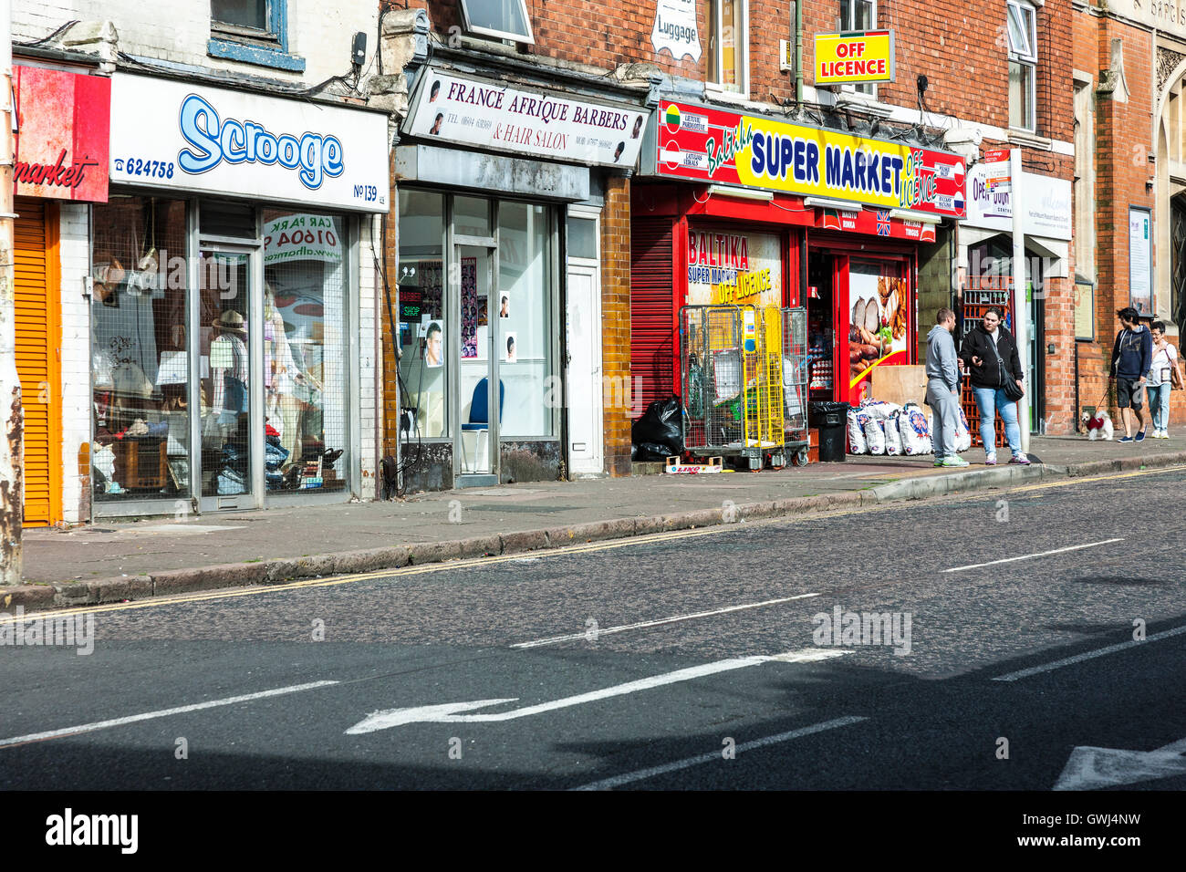 Geschäfte auf Kettering Straße Northampton. Stockfoto