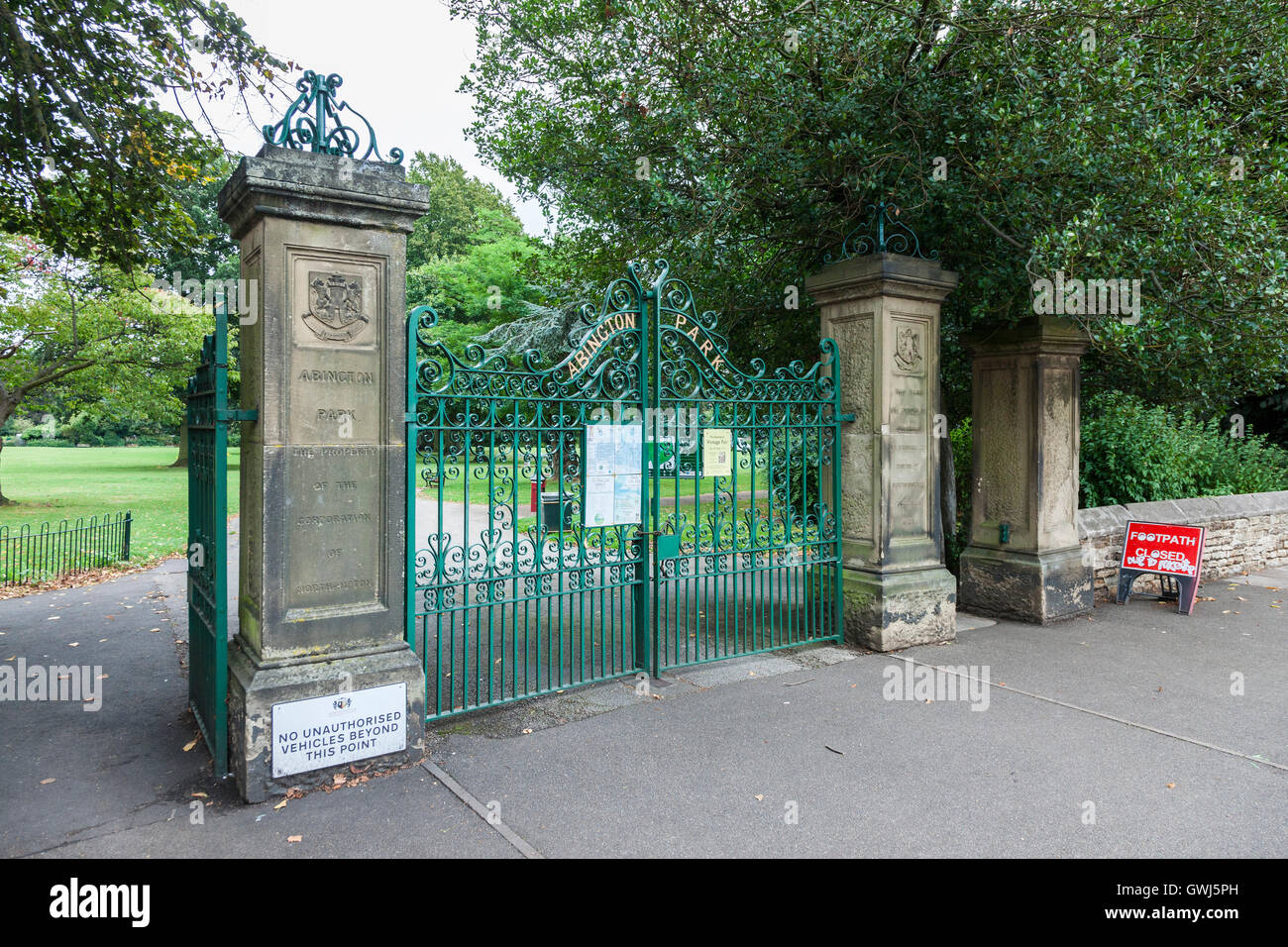 Abington Park Tore von Wellingborough Straße, Northampton. Stockfoto
