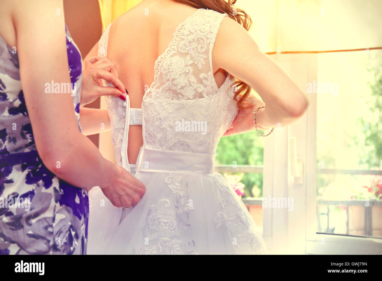 Junge Braut Kleider für Hochzeit. Ehe und Hochzeit-Konzept-Bild. Stockfoto