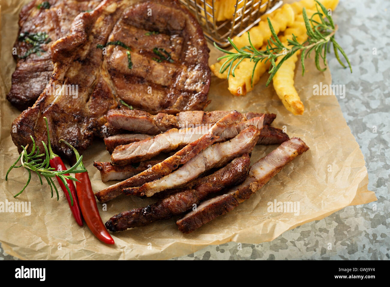 Grill Kotelett Schweinefleisch Fleisch Stockfotos und -bilder Kaufen ...