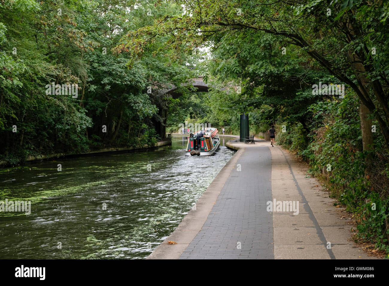 Des Regents Canal London, ursprünglich gebaut und für den kaufmännischen Verkehr ist nun Teil der Freizeit Gegenden der Hauptstadt. Stockfoto