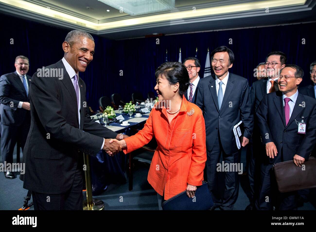 US-Präsident Barack Obama sagt Lebewohl, President Park Geun-Hye von der Republik Korea nach einem bilateralen Treffen 5. September 2016 in Vientiane, Laos. Obama ist in Laos für den ASEAN-Gipfel. Stockfoto