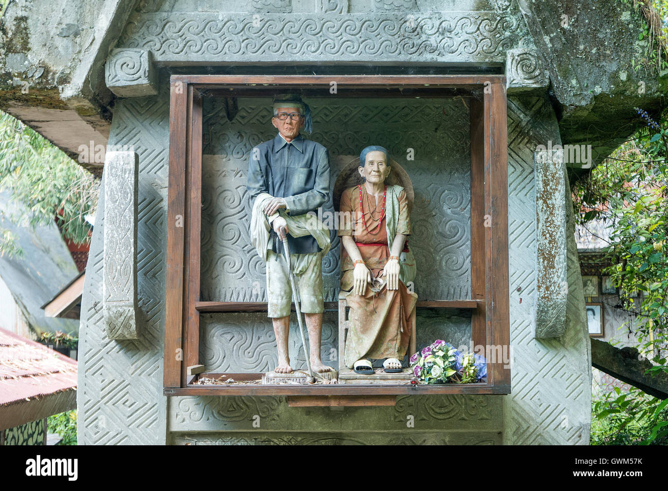 : Tau Tau in den Grabstätten der Toraja. Tau Tau ist eine Nachbildung des die Toraja Stockfoto