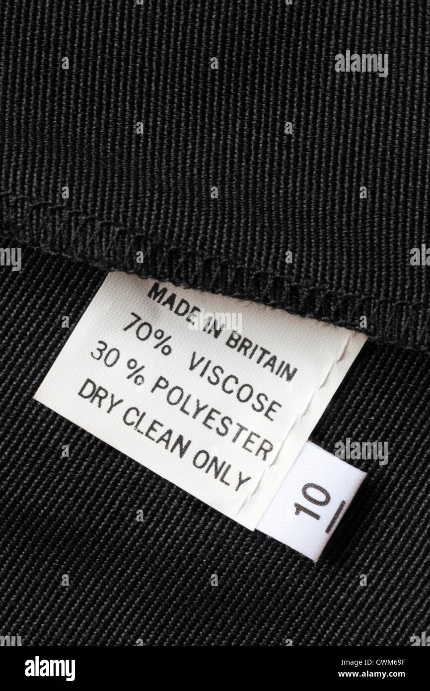 Beschriftung im schwarzen Gewand aus in Großbritannien 70 % Viskose 30 % Polyester trocken sauber nur Größe 10 Stockfoto