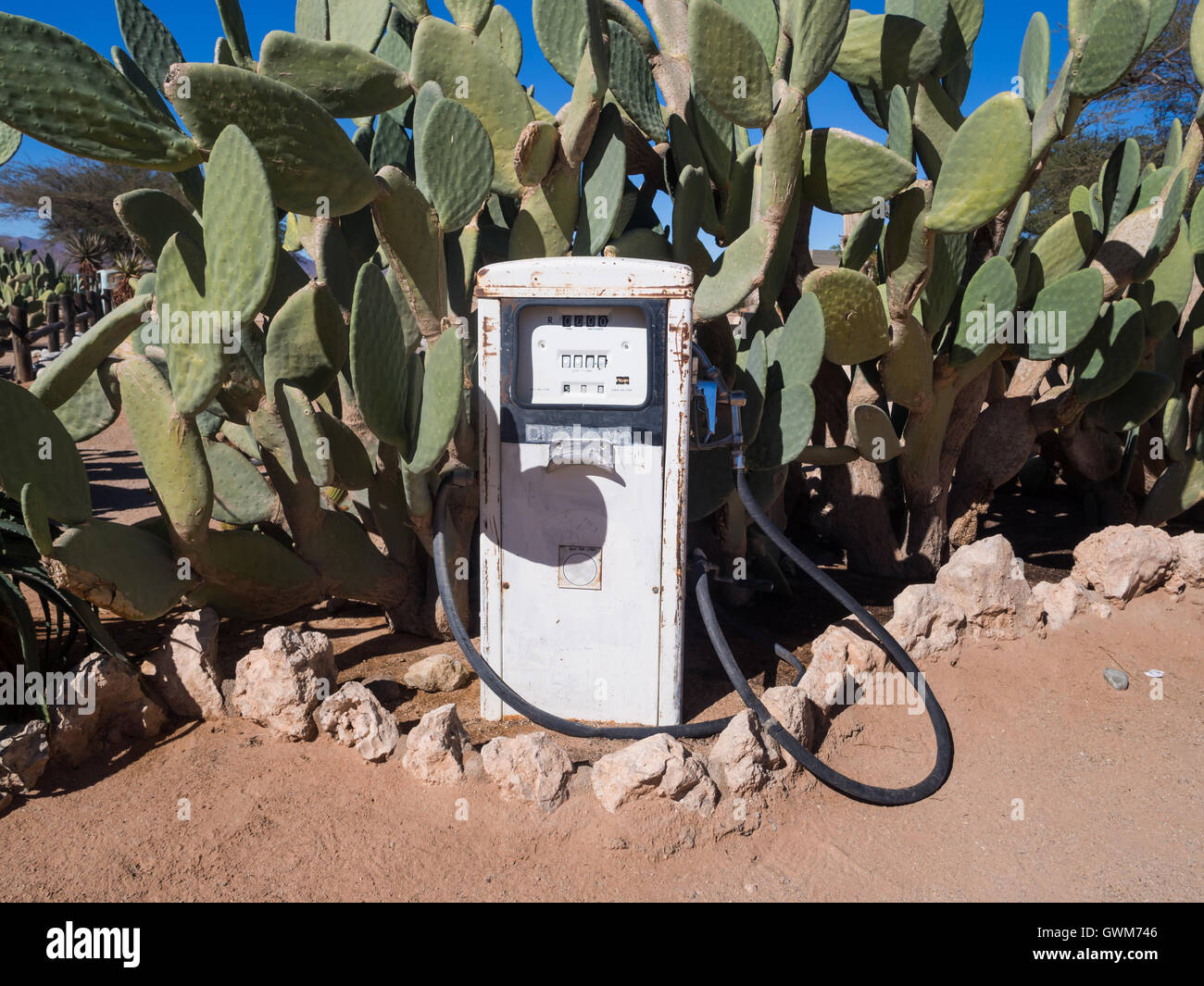 Alten Retro-Tankstelle in der Wüste in Solitaire, Namibia, Afrika. Stockfoto
