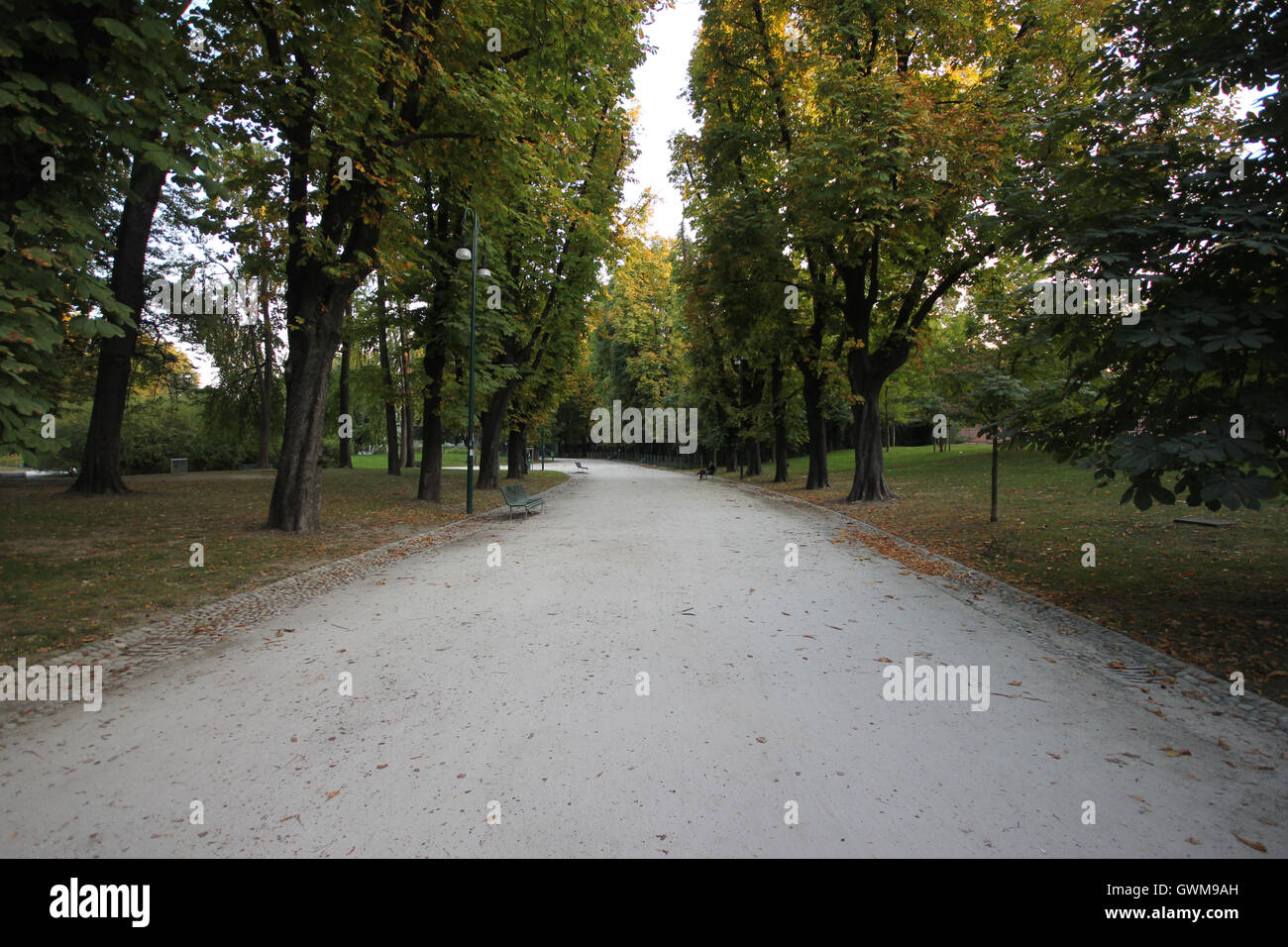 Eine schöne Aussicht auf einem Kiesweg in den Parco Sempione, Mailand, Italien, Sempione Park. Stockfoto