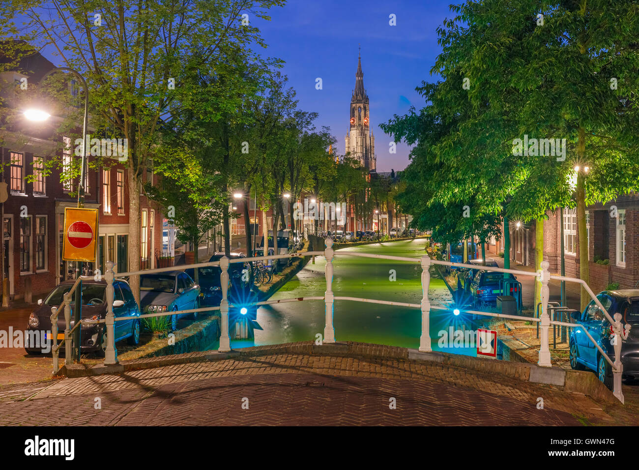 Kanal und Nieuwe Kerk Kirche, Delft, Niederlande Stockfoto