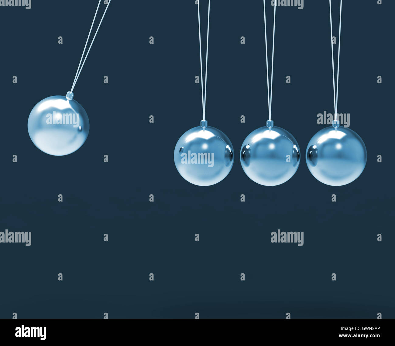 Vier silberne Newtons Wiege zeigt leere Sphären Exemplar für 4 L Stockfoto